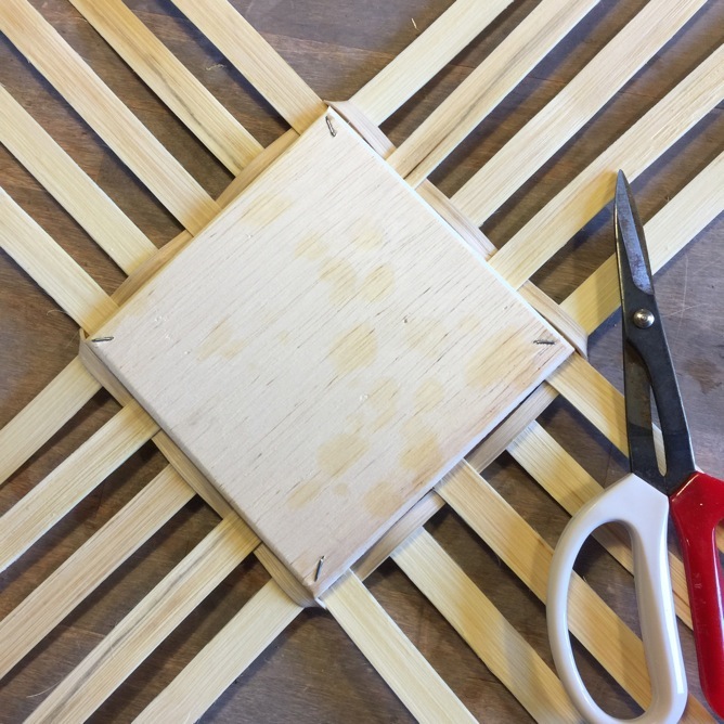 Weaving with a Wooden-Bottom Base Tutorial